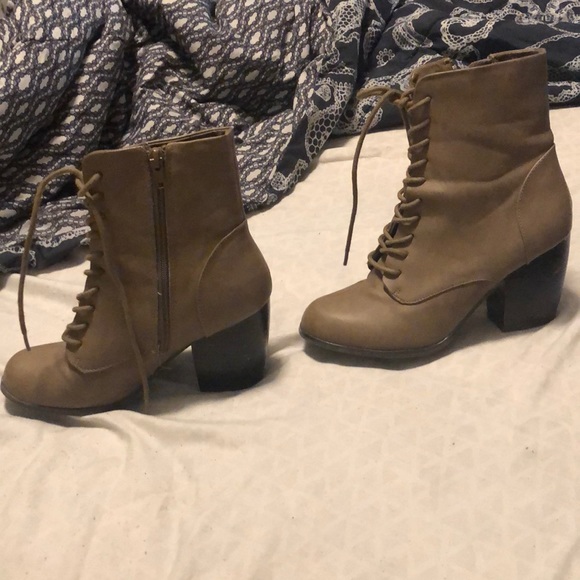 Tan boots - Picture 3 of 3